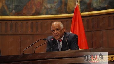 عبد العال: «اللي هيتكلم بدون إذن هيخرج من القاعة».. والمعارضة: «مش هيحصل»