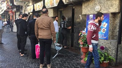 آثار حريق محل أسماك في باب اللوق (صور)