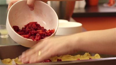 طريقة عمل فطيرة الفراولة السريعة من الشيف منال العالم