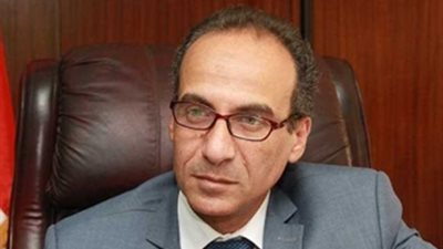 الحاج على: وزيرة الثقافة صنعت معرض الكتاب «هاند ميد»