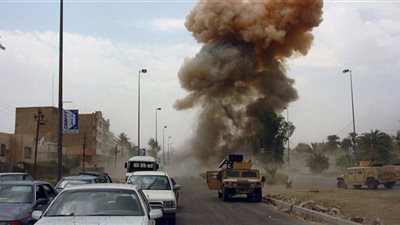 داعش يحرق منازل في القائم لحجب الرؤية عن الطيران العراقي