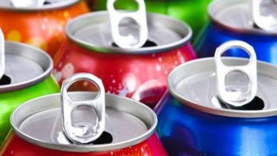 المشروبات الغازية تزيد خطر الإصابة بالسكر وأمراض القلب