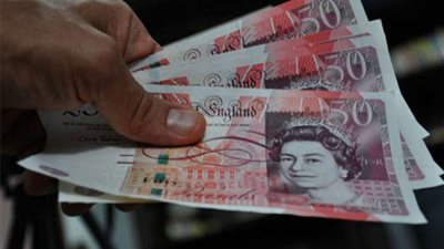 تراجع الجنيه الإسترليني بعد تباطؤ النشاط الصناعي في بريطانيا