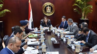 سحر نصر تناقش خطة التوسع في إنشاء مناطق استثمارية جديدة