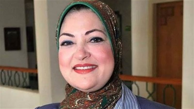 الكاتبة الدكتورة