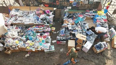 بالصور.. عام على «التعويم» وما زالت ناره تلتهم جيوب المصريين