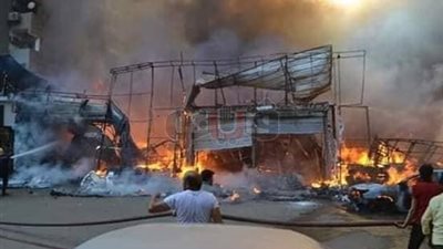 المعمل الجنائي يعاين موقع حريق معرض ومدينة ملاهٍ في الهرم