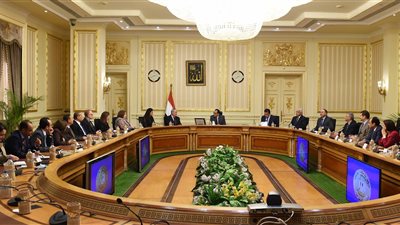 مدبولي يلتقي وفد ممثلي لجنة التبادل التعليمي والثقافي بين مصر وأمريكا