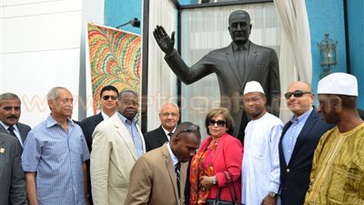 بالفيديو والصور.. إنزال الستار عن تمثال جمال عبدالناصر