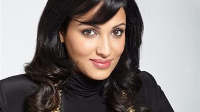 «شعر الإبط» يضع إعلامية سعودية في مرمى نيران الرجال (فيديو)