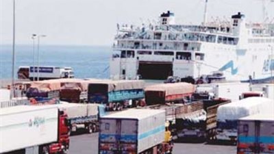 استقبال وسفر 1256 راكبا بميناء نويبع وتداول 126 شاحنة