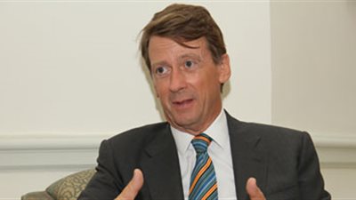 السفير البريطاني بالقاهرة: دستور يضمن الحريات مكافأة عادلة للشعب المصري