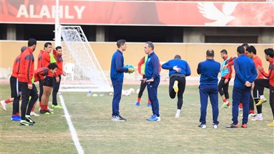 لاسارتي يحاضر باللاعبين.. ومروان يواصل التدريب بمران الأهلي