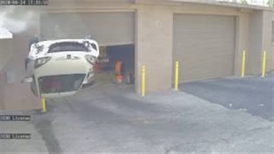 أغرب حوادث سيارات مازدا 2 (فيديو)