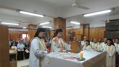 بالصور.. بطريرك الكاثوليك يترأس قداس كنيسة الأنبا باخوميوس بالأقصر