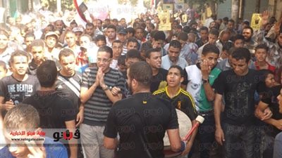 مسيرة لإرهابيي المعزول بمسقط رأسه للتنديد بالجيش