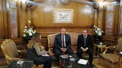 محافظ الوادى الجديد يلتقى وفد وزارة الصناعة للتحضير للملتقى الدولي للتمور