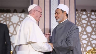 محمد بن راشد يمنح جائز «الأخوة الإنسانية» لشيخ الأزهر وبابا الفاتيكان