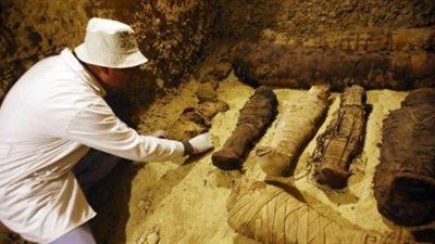 أبرز ما نشرته وسائل الإعلام العالمية عن اكتشاف مومياوات تونا الجبل