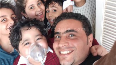 والدته تستغيث بالسيسي لإنقاذ حياته.. حكاية طفل يحتاج لزراعة رئتين بالخارج| صور