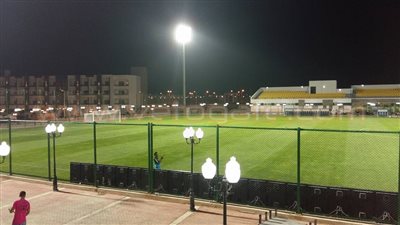 شرم الشيخ تستعد لاستقبال أول مباراة بالدوري.. ملعب المدينة يستقبل لقاء الأهلي والمصري بحضور المحافظ ومستثمرين.. الأمن: منع دخول الجماهير من حدود المحافظة.. 900 مقعد سعة الاستاد.. وتأمين مكثف للمباراة