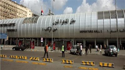 دخول الحمام والمرض.. أحدث طرق المهربين للتخلص من الممنوعات في المطار