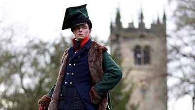 عروض الزواج تطارد شاب بسبب ملابسه (فيديو)