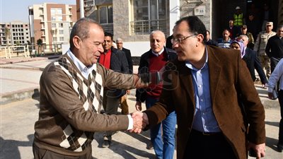 وزير الإسكان يتفقد مشروعى «دار مصر» و«سكن مصر» بالقاهرة الجديدة