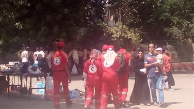 الهلال الأحمر يواصل جهوده بحديقة الحيوان ثاني أيام العيد