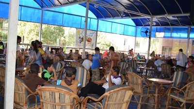 بالصور.. إقبال على الكافيهات في ثاني أيام عيد الأضحى بقنا