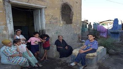 بالصور.. «دولة المقابر».. مدافن الفقراء «متر x متر» و150 ألف جنيه لـ«تُرب الأغنياء».. 