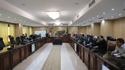 محافظ الفيوم يلتقي أعضاء المجلس الإقليمي للسكان (صور)