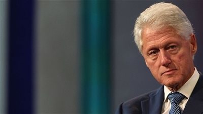 «ابن غير شرعي» لكلينتون يشن هجوما عليه: يقول ما لا يفعله