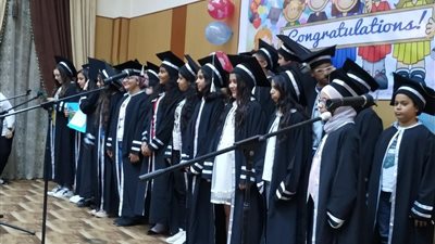 مدرسة ببورسعيد تحتفل بنجاح طلاب الابتدائية بروب الجامعات (صور)