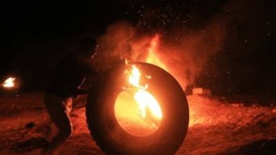 صحيفة عبرية: حرائق غزة لا تقل خطورة عن قنبلة إيران النووية