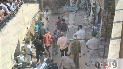 بالصور.. إزالة أكشاك الباعة الجائلين بمحيط مترو جامعة حلوان