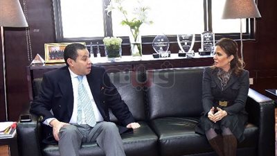 وزيرا الاستثمار وقطاع الأعمال يشاركان بالمؤتمر العالمي للسكر بدبي