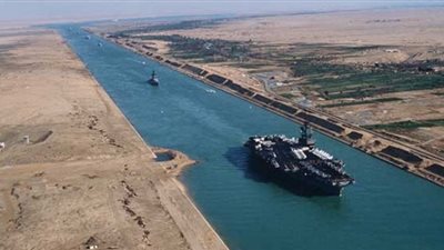 السيسي: نعمل على توفير بيئة مناسبة للاستثمار وتنمية محور قناة السويس