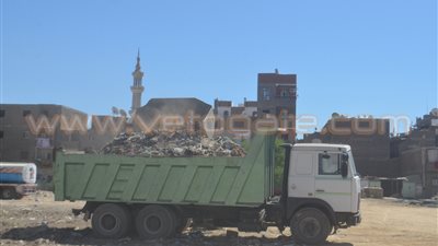 استمرار أعمال النظافة بشوارع قنا في ثاني أيام العيد