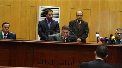 الضابط مجري تحريات قضية «أنصار الشريعة» يدلي بشهادته.. التنظيم قوامه 23 شخصا تم تدريبهم في سوريا.. قتل المسلحون الضابط عيد عبدالسلام.. تخصص في تصفية ضباط الأمن الوطني