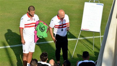 جروس يعقد جلسة مع لاعبيه ويطالبهم بغلق صفحة البطولة العربية