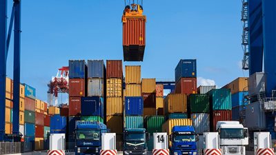 جمعية مستثمرى العاشر تطالب بحظر استيراد سلع لها مثيل في مصر