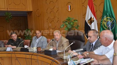 محافظ الإسماعيلية يستعرض استعدادات مبادرة «حلوة يا بلدي»