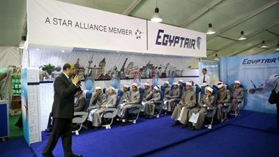 طلاب معهد العلوم الإسلامية يزورون جناح الأزهر بمعرض الكتاب (صور)