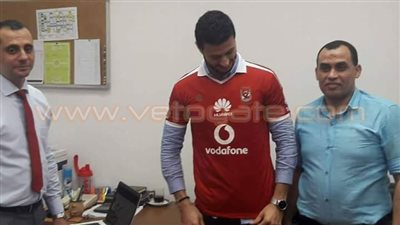 الصورة الأولى للشناوي بقميص الأهلي