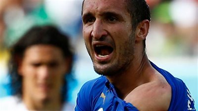 كيليني يصفح عن سواريز وينتقد عقوبة الـ«فيفا» ضده