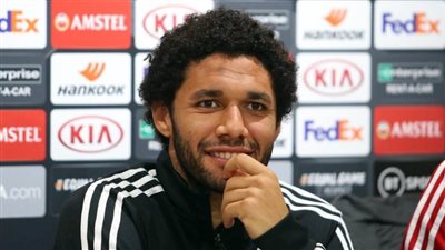 النني يتحدى والده فى تبادل الكرة دون سقوطها على الأرض | فيديو