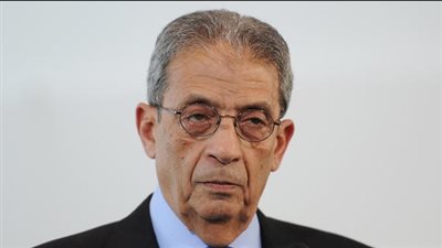 عمرو موسى ونبيل فهمي يغادران مطار القاهرة