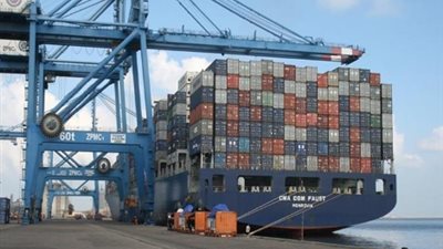 172.9 ألف طن حبوب وغلال بميناء دمياط