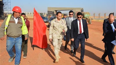 جولة تفقدية مفاجئة لوزير الشباب بالمدينة الرياضية في العاصمة الإدارية